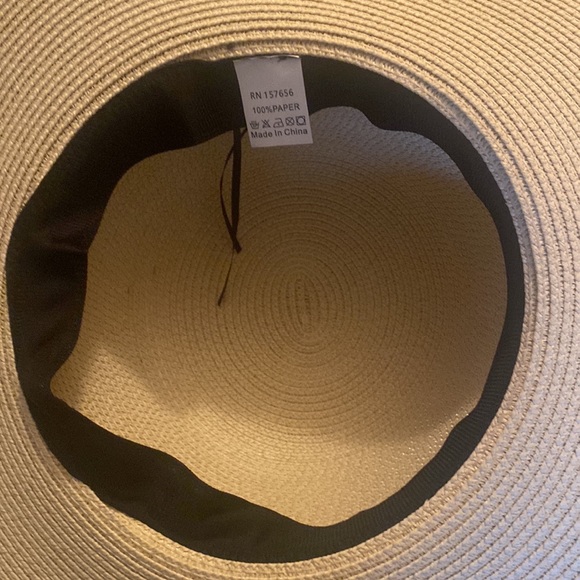 Large straw Sun hat or fun hat, measures 30 inches across - Picture 5 of 5